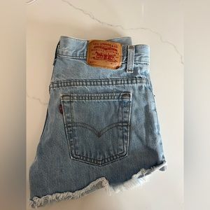 Levi’s Women’s Recycled Light Wash Jean Shorts Size M (27)